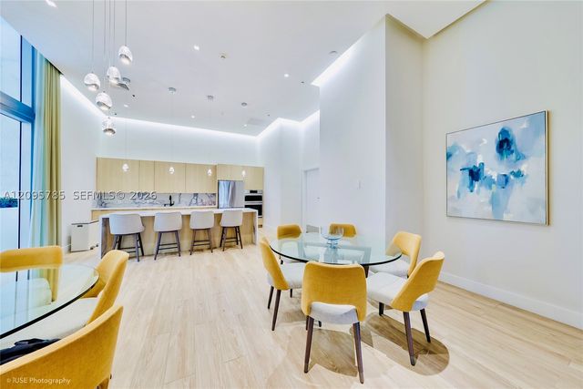 90 SW 3rd St PH-10, Miami, FL 33130