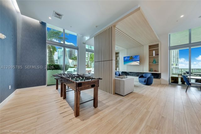 90 SW 3rd St PH-10, Miami, FL 33130