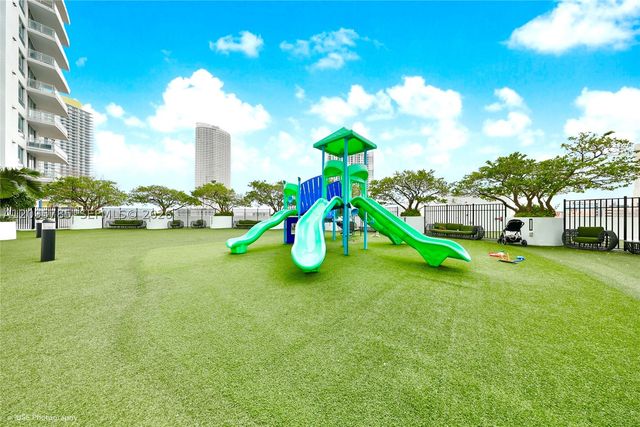 90 SW 3rd St PH-10, Miami, FL 33130