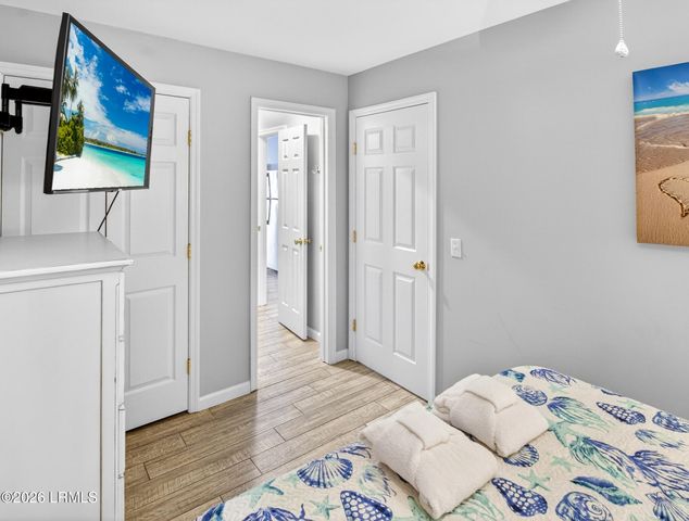 40 Folly Field Rd Apt B215, Hilton Head Island, SC 29928