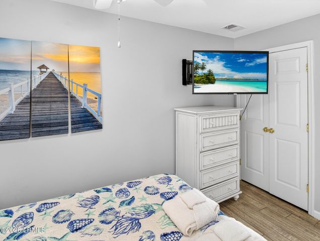 40 Folly Field Rd Apt B215, Hilton Head Island, SC 29928