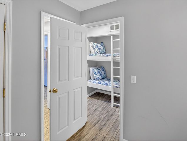 40 Folly Field Rd Apt B215, Hilton Head Island, SC 29928