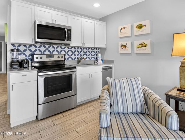 40 Folly Field Rd Apt B215, Hilton Head Island, SC 29928