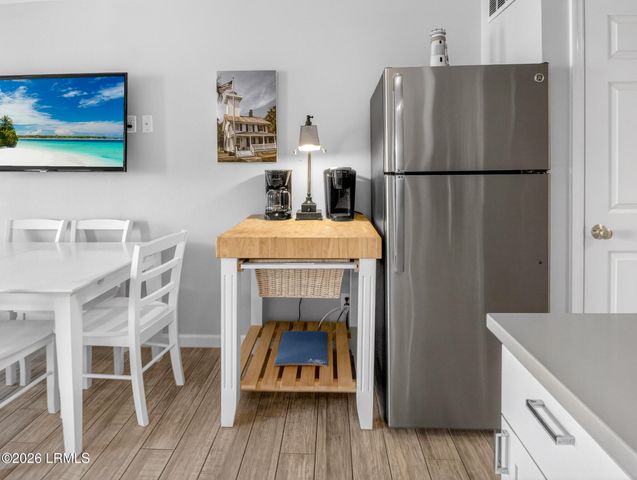 40 Folly Field Rd Apt B215, Hilton Head Island, SC 29928