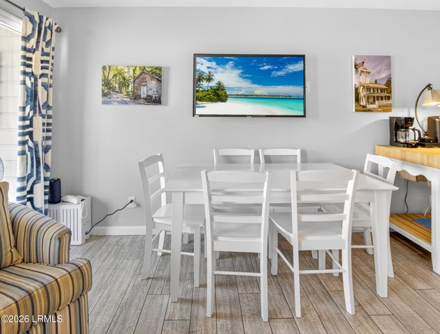 40 Folly Field Rd Apt B215, Hilton Head Island, SC 29928