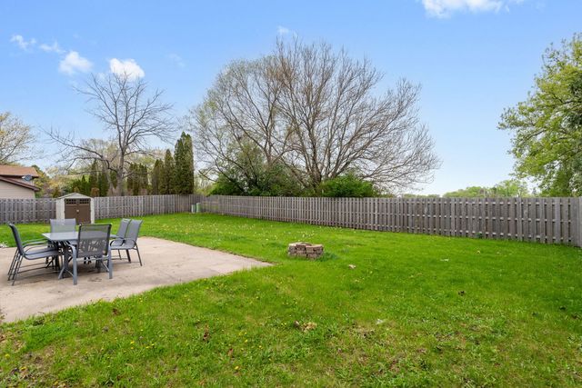 514 Brookwood Trail, Mchenry, IL 60050