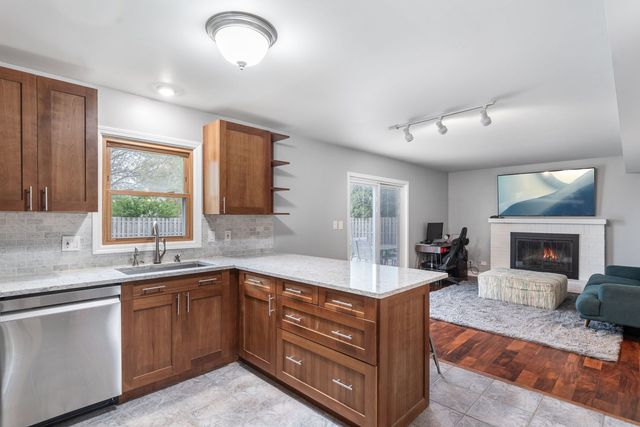 514 Brookwood Trail, Mchenry, IL 60050