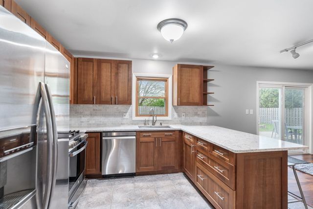 514 Brookwood Trail, Mchenry, IL 60050