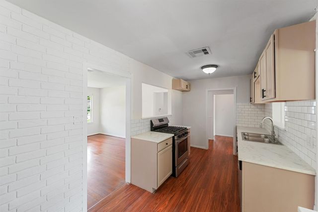 5826 Belmark Street, Houston, TX 77033