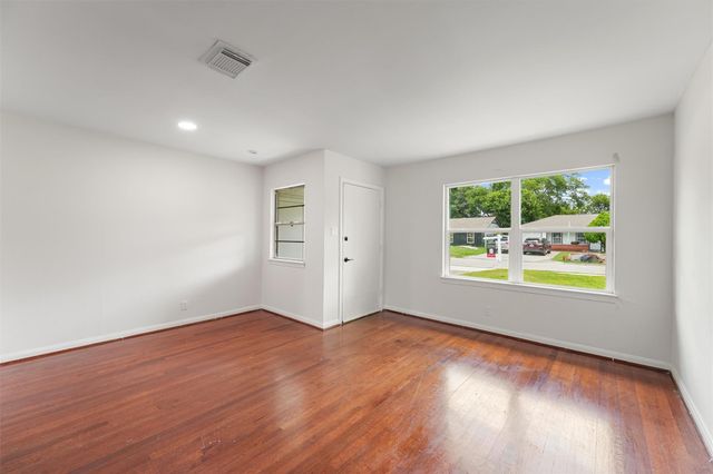 5826 Belmark Street, Houston, TX 77033
