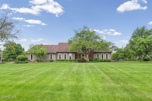 25673 Willowbend Road, Perrysburg, OH 43551
