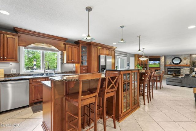 25673 Willowbend Road, Perrysburg, OH 43551