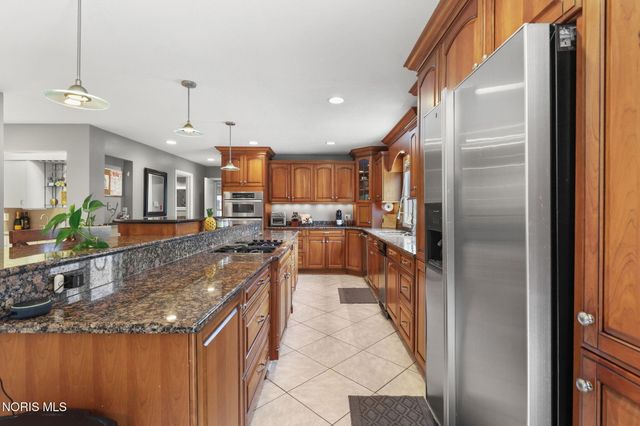 25673 Willowbend Road, Perrysburg, OH 43551