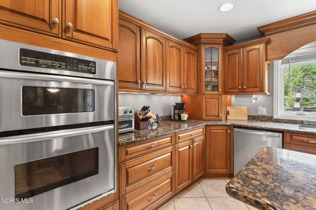 25673 Willowbend Road, Perrysburg, OH 43551