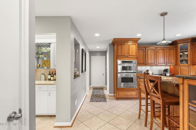 25673 Willowbend Road, Perrysburg, OH 43551