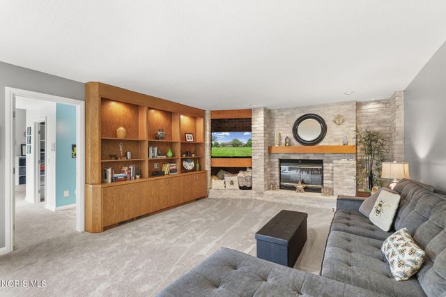 25673 Willowbend Road, Perrysburg, OH 43551