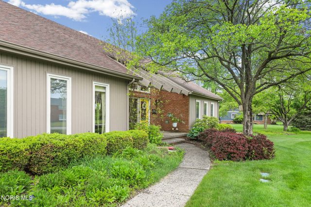 25673 Willowbend Road, Perrysburg, OH 43551
