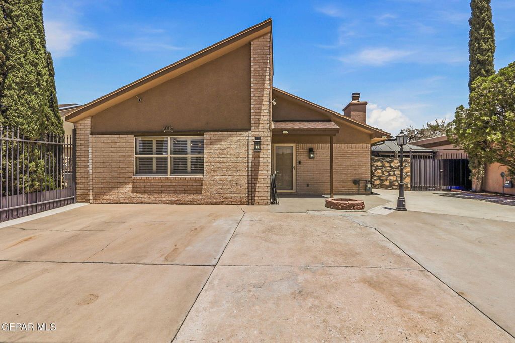 1816 KARL WYLER Drive, El Paso, TX 79936
