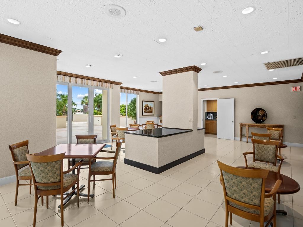 Image 30 of property listing at 901 E Camino Real Drive 4d, Boca Raton, FL 33432