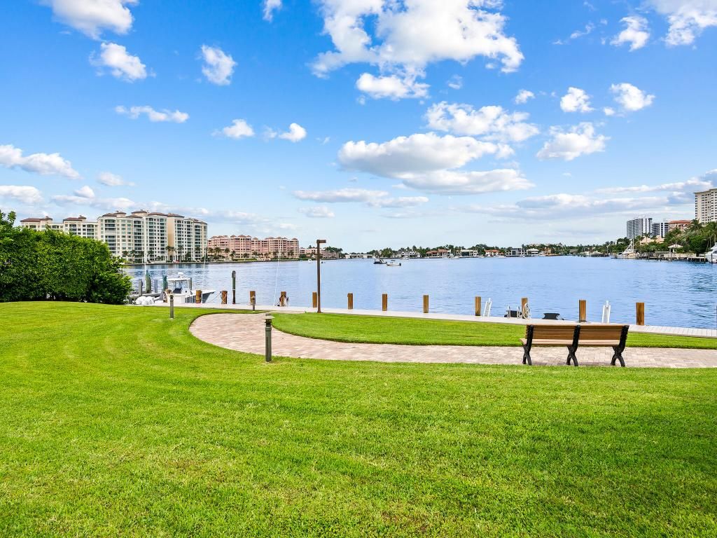 Image 35 of property listing at 901 E Camino Real Drive 4d, Boca Raton, FL 33432