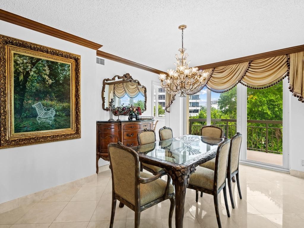 Image 5 of property listing at 901 E Camino Real Drive 4d, Boca Raton, FL 33432