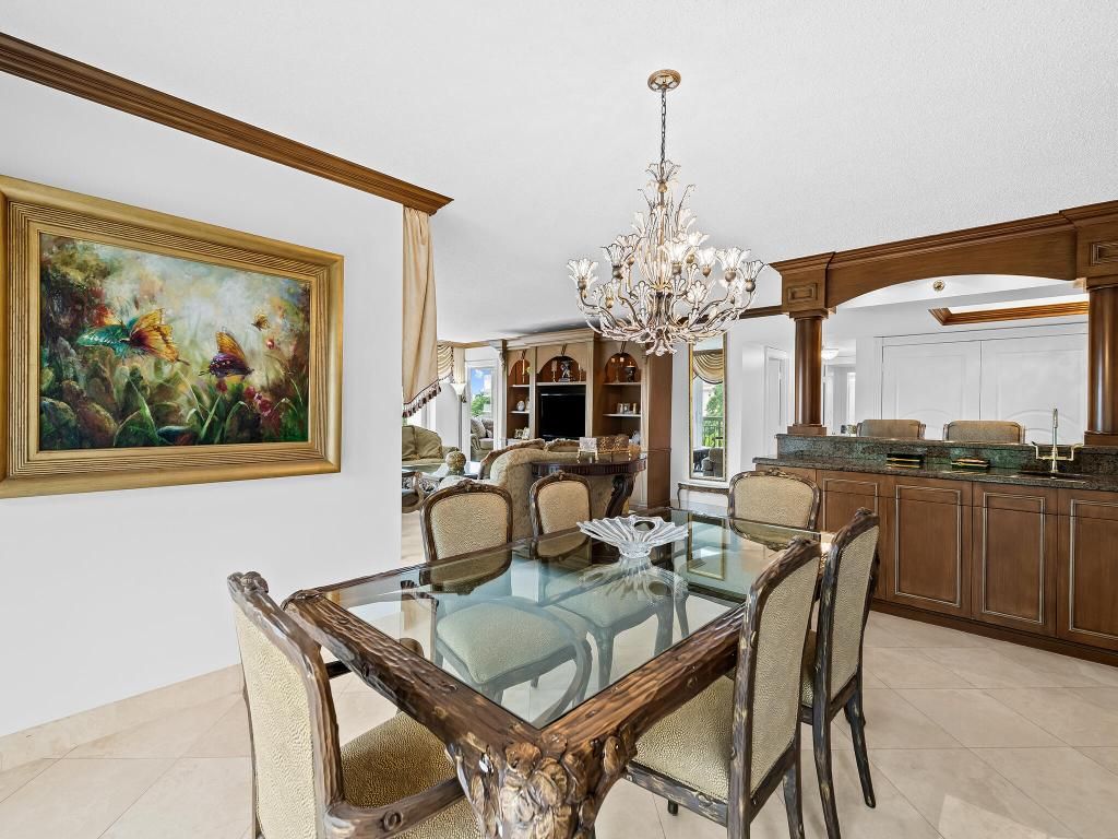 Image 6 of property listing at 901 E Camino Real Drive 4d, Boca Raton, FL 33432