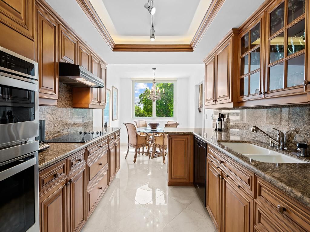 Image 9 of property listing at 901 E Camino Real Drive 4d, Boca Raton, FL 33432