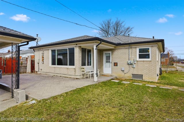 25705 Ronald Street, Roseville, MI 48066