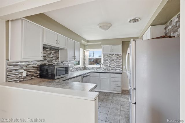 25705 Ronald Street, Roseville, MI 48066