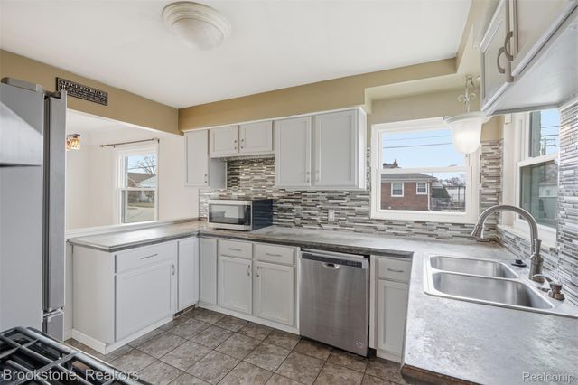 25705 Ronald Street, Roseville, MI 48066