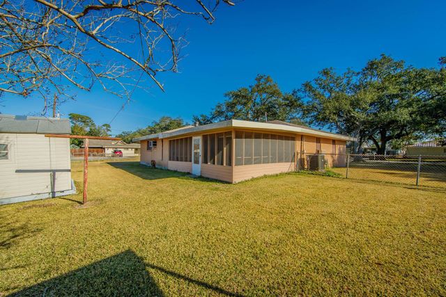 611 Broadmoor Ave, Houma, LA 70364