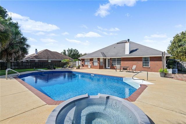 1517 Hunters Ridge Drive W, Mobile, AL 36695