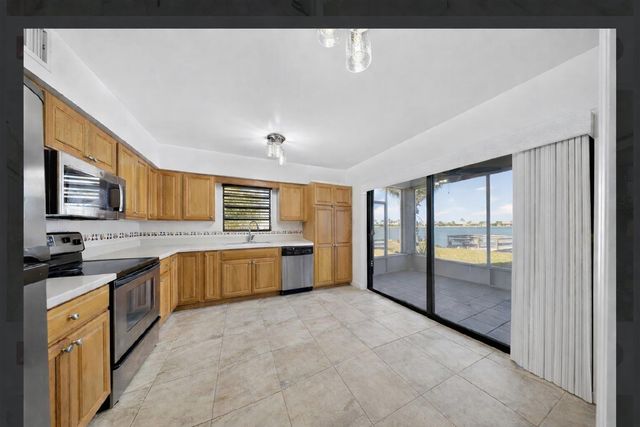 3206 S Lakeview Circle 1101, Fort Pierce, FL 34949