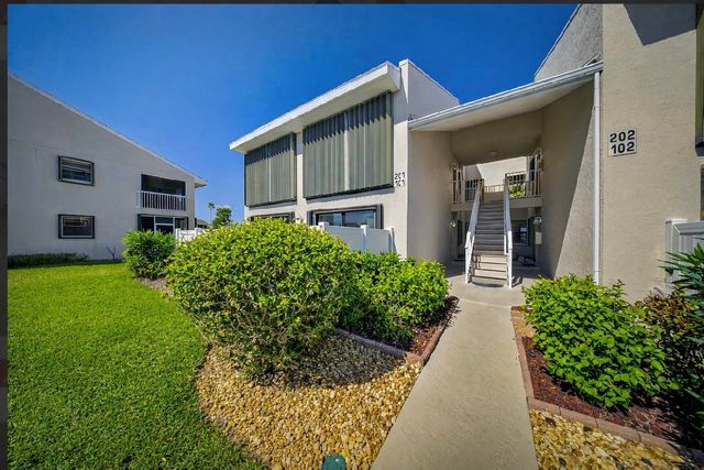 3206 S Lakeview Circle 1101, Fort Pierce, FL 34949