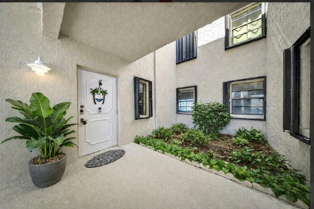 3206 S Lakeview Circle 1101, Fort Pierce, FL 34949