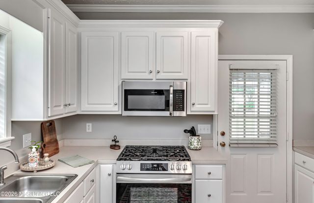 6 Old Bridge Cove, Byram, MS 39272