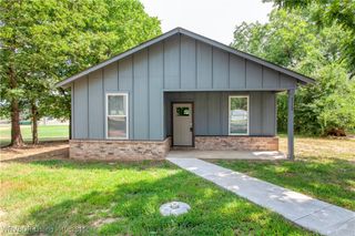 1112 E Wood Street, Paris, AR 72855