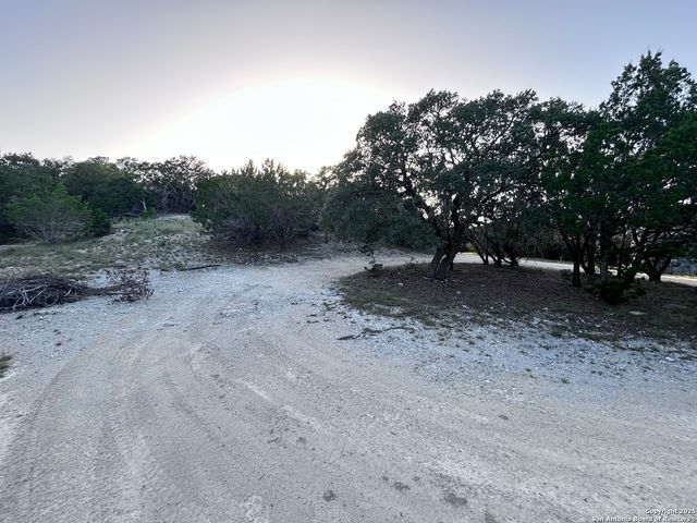 320 Frontier Ln, Bandera, TX 78003