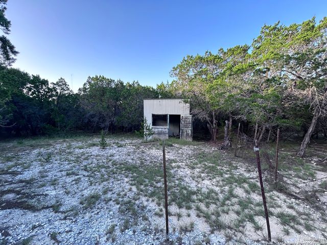 320 Frontier Ln, Bandera, TX 78003