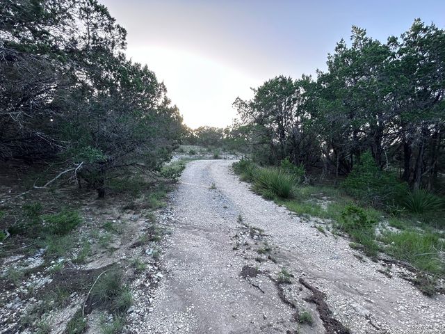 320 Frontier Ln, Bandera, TX 78003