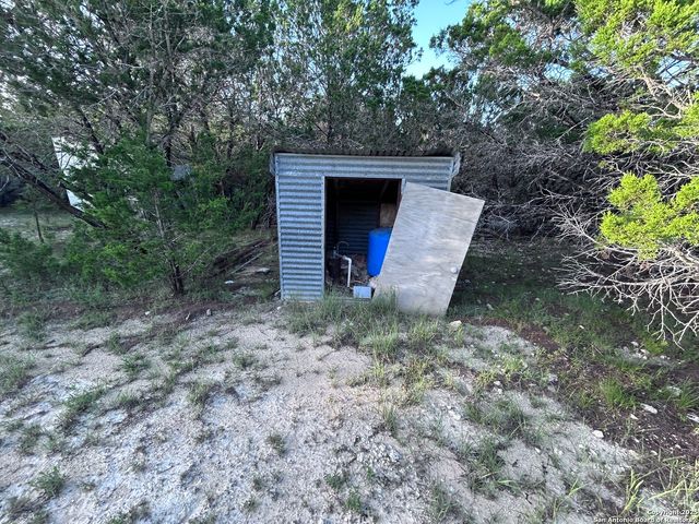 320 Frontier Ln, Bandera, TX 78003