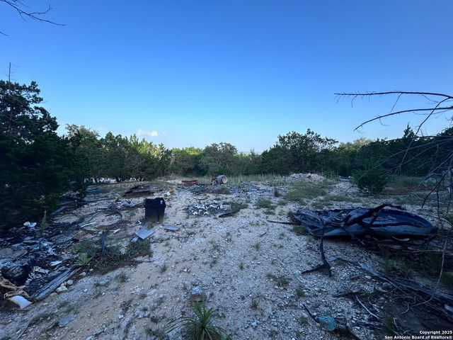 320 Frontier Ln, Bandera, TX 78003