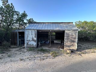 320 Frontier Ln, Bandera, TX 78003