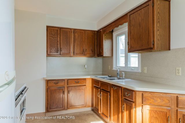 1916 Victor Avenue, Lansing, MI 48910