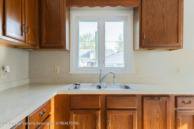 1916 Victor Avenue, Lansing, MI 48910