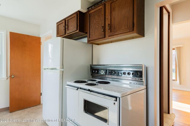 1916 Victor Avenue, Lansing, MI 48910