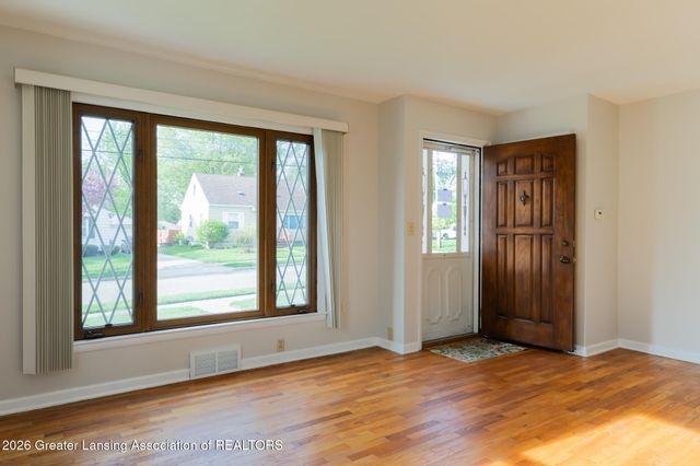 1916 Victor Avenue, Lansing, MI 48910
