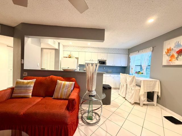 5180 E Sabal Palm Boulevard 228, Tamarac, FL 33319