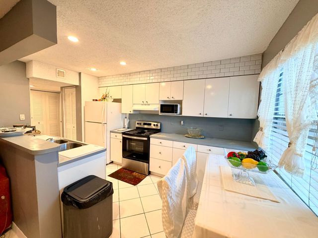 5180 E Sabal Palm Boulevard 228, Tamarac, FL 33319