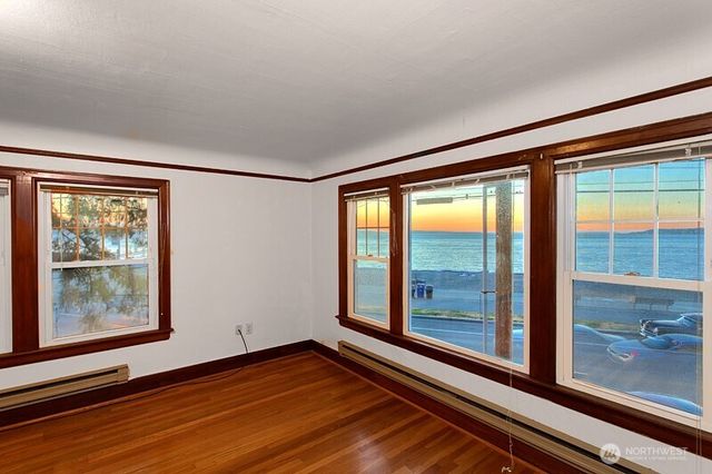2452 Alki Avenue SW, Seattle, WA 98116